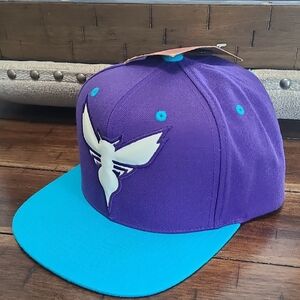 Mitchell & Ness Charlotte Hornets Reflective XL Logo Snapback